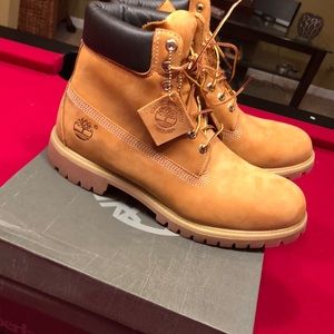 Selling Timberland boots wheat color